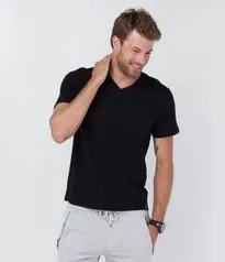 [R$16,99 via Clube Mastercard] CAMISETA BÁSICA COMFORT GOLA V PRETO