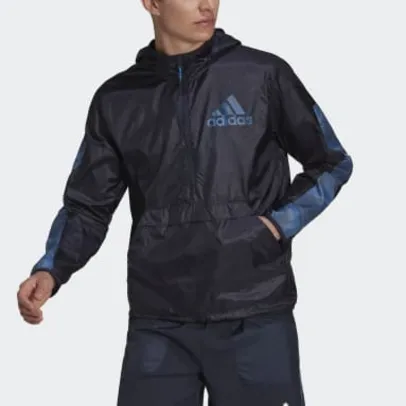 Seleção de jaquetas e moletons Adidas por R$199,99