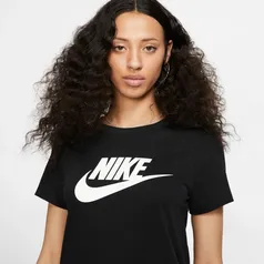 Camiseta Nike Sportswear Essential Icon Futura Feminina