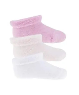 [C&A] Kit com 3 pares de meias para recém-nascidos - R$10