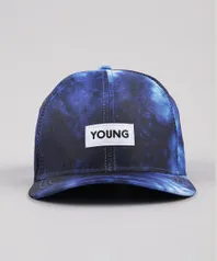 Boné masculino aba curva tie dye com bordado "young" azul | R$8