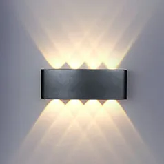 Lâmpada de parede, luz quente 8W. Adequado para interior e exterior.