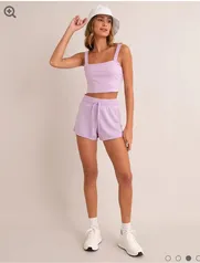 Conjunto de regata cropped alça larga decote reto + short curto lilás