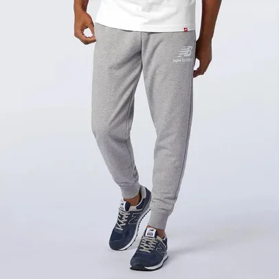 Calça Moletom New Balance Jogger Essentials Stacked