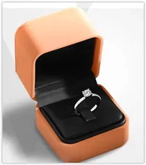 Na compra de qualquer aliança ou solitário, ganhe seu site de casamento com domínio personalizado no Casar.com