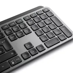 Logitech MX Keys bluetooth com teclado numérico e teclas em safira