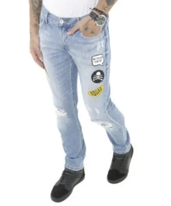 calça jeans slim com patchs azul médio - 39,99