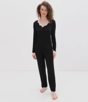 Pijama Longo Liso com detalhes em renda | R$35,96 + Frete grátis