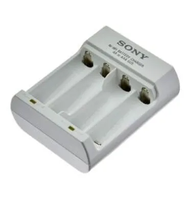 Carregador de Pilha para 4 Unidades USB AA/AAA, Sony | R$ 40