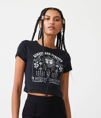 Blusa Cropped em Algodão com Manga Curta e Lettering Mystic Order Preto