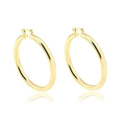 Brinco médio de argola lisa folheado em ouro 18k | R$35