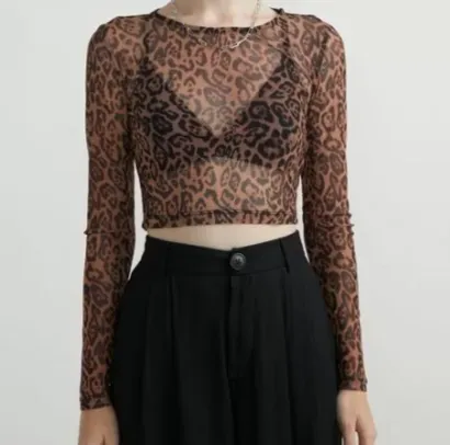 Blusa em Tule com Estampa Animal Print Onça Preto