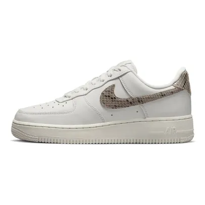 Tênis Nike Air Force 1 07 Feminino (N 35)