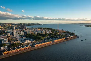 Passagem de ônibus para Porto Alegre saindo de Balneário Camburiú a partir de R$ 85 em SET/2023