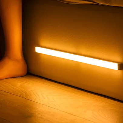 LED com Sensor Plutus-Quinn Sem Fio Recarregável para Armário 40cm | R$76