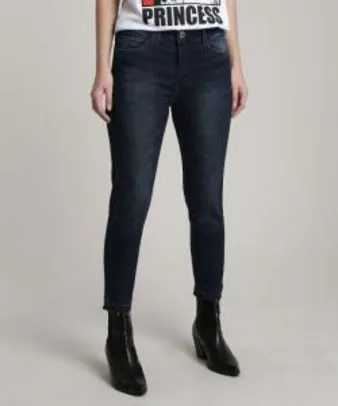 Calça jeans feminina skinny com barra desfeita