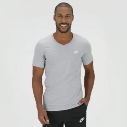 Saindo por R$ 44: Camiseta Nike VNK Club - R$44 | Pelando